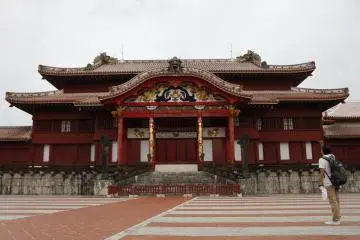 <p>Visit the old Shuri Castle, located in Naha.&nbsp;</p>