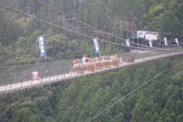 <p>Perjalanan Jauh ke Bawah</p>