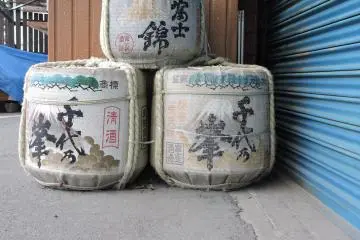 <p>Sake barrels with pictures of Mount Fuji outside the shops &nbsp;</p>