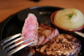 <p>Beef steak akami from the Combo Set plate</p>