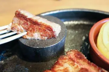<p>Beef Steak Akami with hot stone</p>
