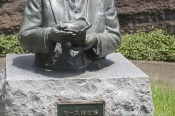<p>A statue of the American Zoologist &amp; Orientalist, Edward S Morse</p>