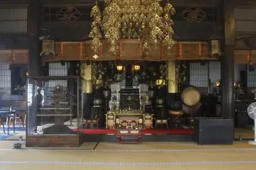 <p>Inside Naritasan Ennoji Temple</p>