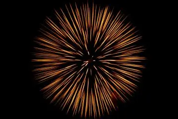 Slow shutter of one of the larger high-altitude fireworks&nbsp;