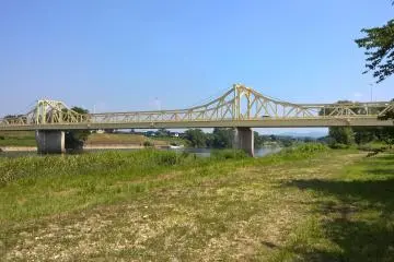 <p>Le pont qui vous am&egrave;ne au centre de la ville de Kitakami</p>