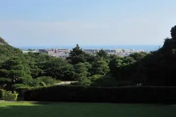 Lisez un livre sur la terrasse et contemplez la vue magnifique