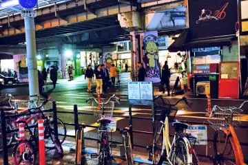 Picture this. You walk out of the subway and what you have is this view, live jazz tunes and a street side wine bar. Picture that.&nbsp;