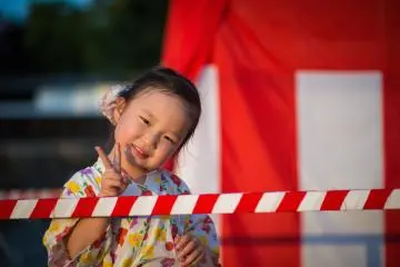 <p>เด็กญี่ปุ่นตัวน้อยเดินทางมาร่วมเทศกาล</p>