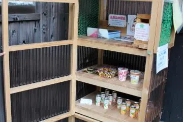 <p>The unmanned food and goods stand</p>