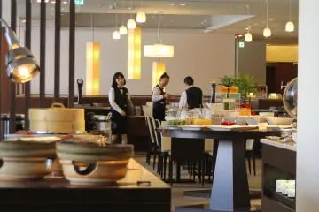 The friendly staff of Hotel Naqua City Hirosaki