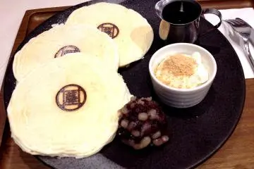 <p>Komeko is the Japanese name for rice powder or flour. It is lighter than ordinary wheat flour and like many Japanese dessert ingredients is gluten free. Used in snacks like rice crackers or sembei, it has been reincarnated as Komeko pancakes</p>