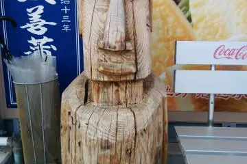 A moai hanging out around town