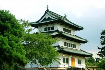 <p>Hirosaki Castle in summer</p>