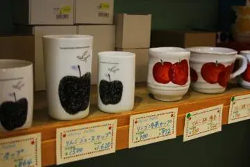 <p>All about apple you can find in shop</p>