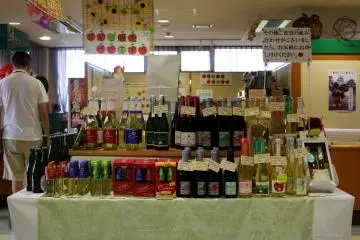 <p>The liquors which is made from apple cider.</p>