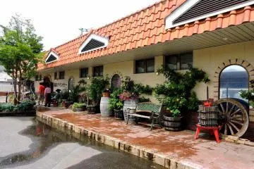 <p>A red brick path matches the terracotta tiles</p>