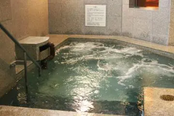 <p>"Park Side Spa"의 자연 온천</p>
