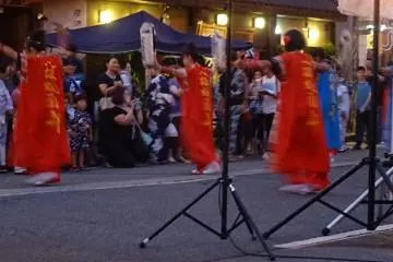 <p>Various groups provide dancing and entertainment.</p>