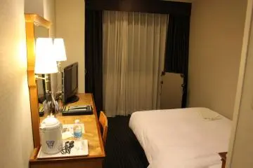 Mi habitación sencilla desde la entrada