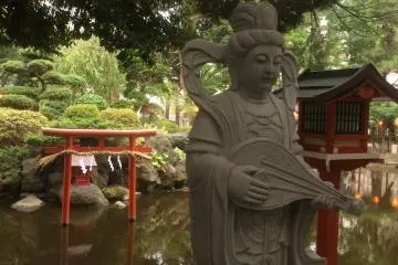 Serenity at Hachimangu Shrine