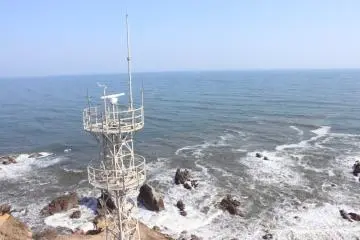 <p>This magnificent view of the Pacific Ocean definitely makes the 99-step climb worth the effort.</p>