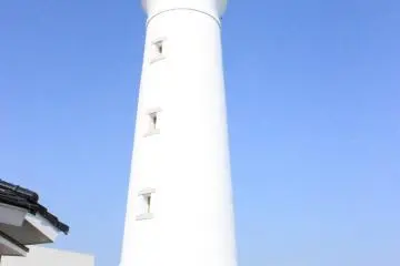 <p>Pristine-white Inubosaki Lighthouse. According to Wikipedia, this 31.5-meter tower is the second tallest brick lighthouse in Japan. Just how high is 31.5 meters?</p>