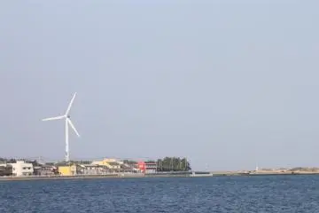 <p>Even before you reach Choshi and as you travel around the city, you will not miss the windmills surrounding the area. Wind power is currently being developed here, for use not just in Choshi but even in Tokyo.</p>