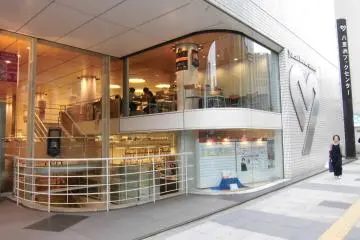 Yaesu Book Center entrance and cafe