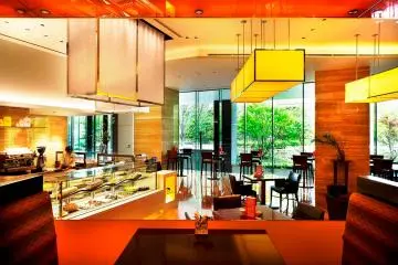Dining that captures all your senses with seasonal ingredients.