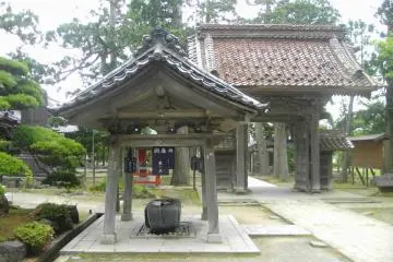 A shot of the main entrance in the background