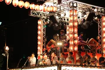 Yagura,&nbsp;the bandstand for the musicians and singers of the Obon music.