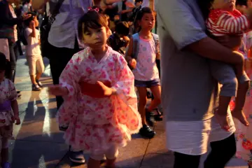 A cute little girl try to dance Hokkai Bon Odori