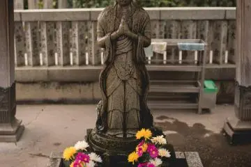 <p>Inside the temple's courtyard</p>