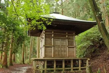 <p>The "Kakure-to" (hideout pagoda) at Kinpu Shrine</p>