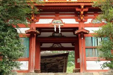 <p>The main gate of Mikumari Shrine</p>