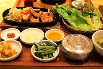 <p>I wanted to do the grilling of the pork strips myself, but they already have ready-to-eat Samgyeupsal. At least they still taste good.</p>

