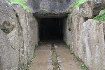 <p>approaching the portal</p>