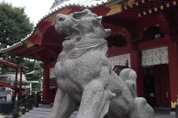 <p>One of the fierce guardian lions</p>