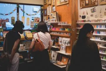 <p>Customers browsing album, frames and decorations</p>