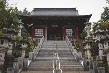 <p>Kuil&nbsp;Musashimitake</p>