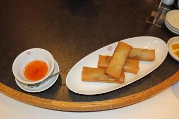 <p>Spring rolls/egg rolls &nbsp;</p>