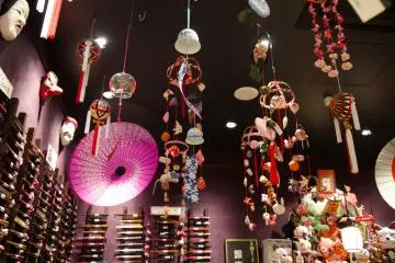 <p>Display Toko Yang Menarik&nbsp;</p>