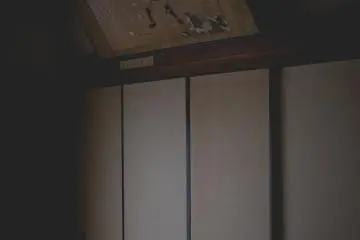 <p>Kuil berisi beberapa seni yang sudah sangat tua yang bisa dilihat</p>