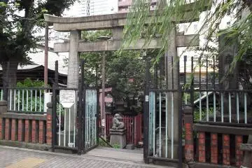 The entrance from the street