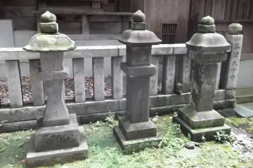 <p>These lanterns show how old the place is</p>