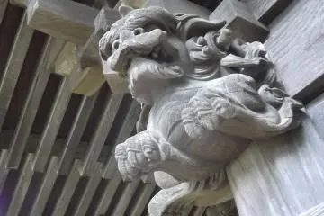 <p>And an airborne lion in the eaves</p>