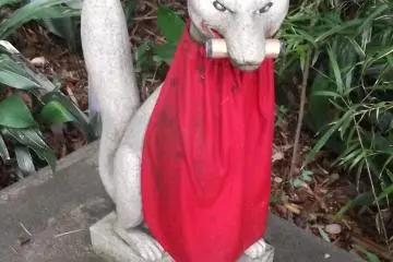 <p>This komainu is on the steps as you walk up from the street</p>