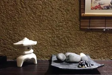 Quaint and tasteful decorations at this Tamatsukuri eatery, close to Osaka International Church