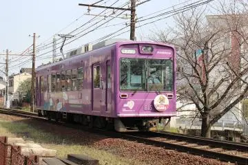 토지인역 부근을 달리는 란덴