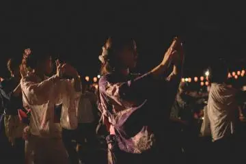 <p>Summer kimonos everywhere</p>